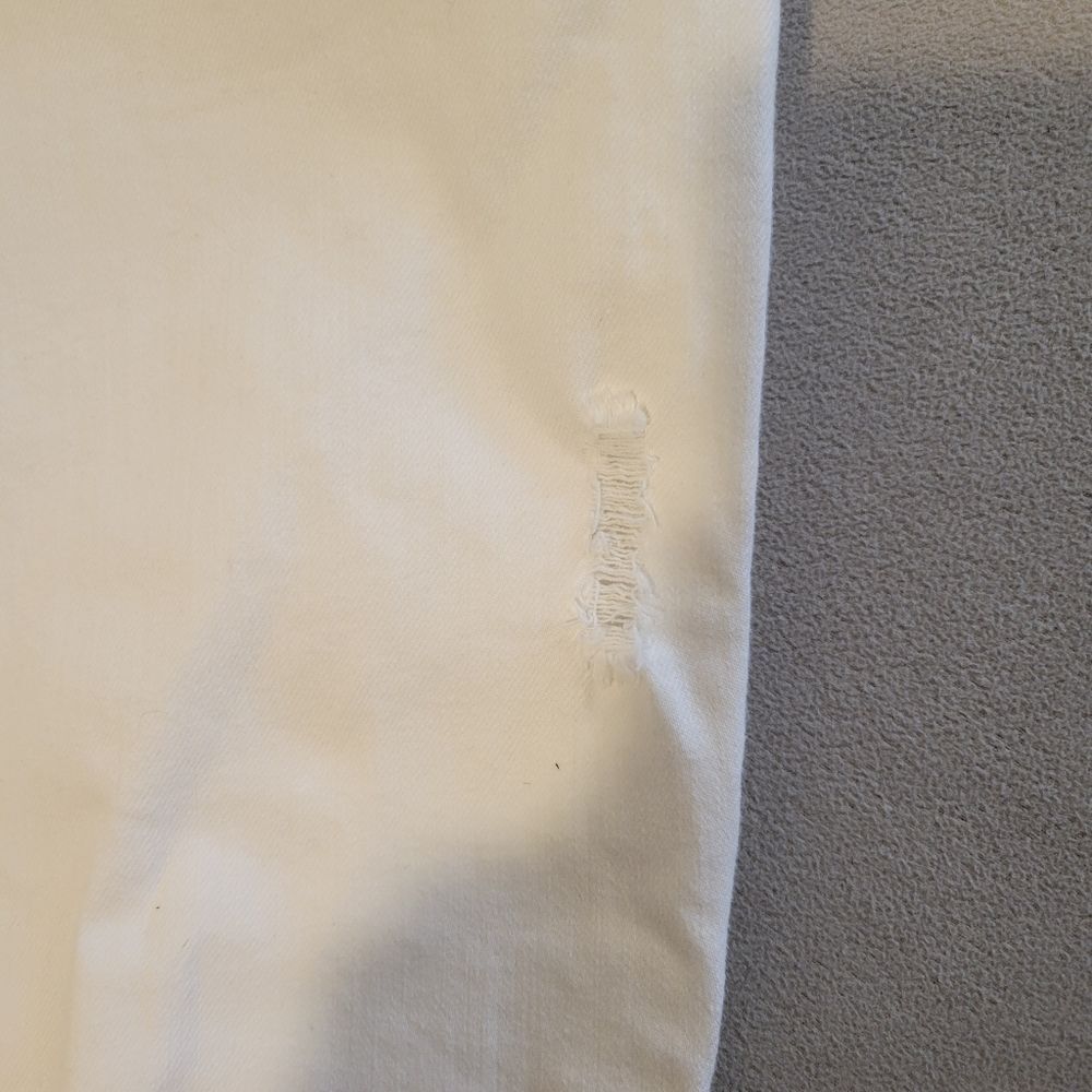 SPANX Pull On High Rise Distressed Ankle Jeans with Raw Cuffs White Size 1X - Picture 3 of 7
